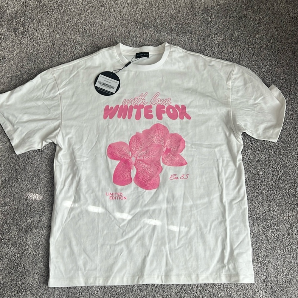 NWT White Fox Boutique oversized Tee size XS/S